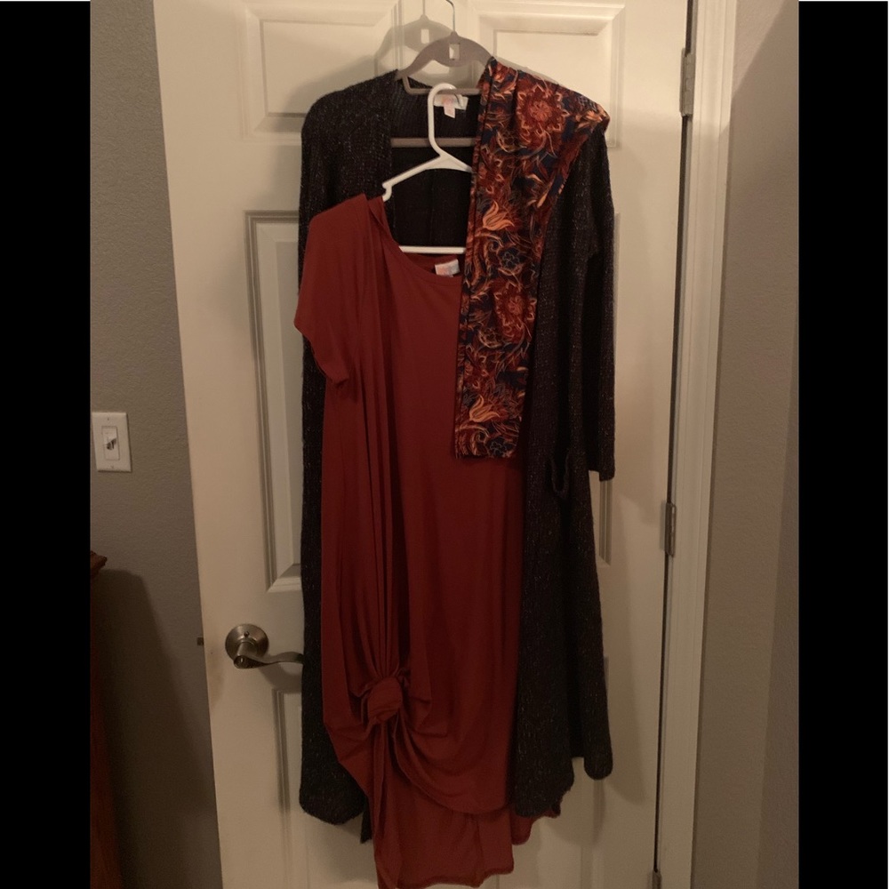 Lularoe Sarah, Carly, OS Legging Outfit